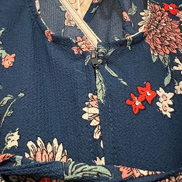 Trixxi Floral Romper 💙✨🌼🌸 - Picture 4 of 6